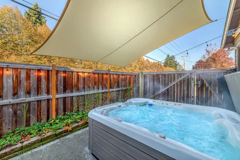 KING Bed•Hot Tub•Game Room•Walk to Dining, Shops & Autzen - Image 1