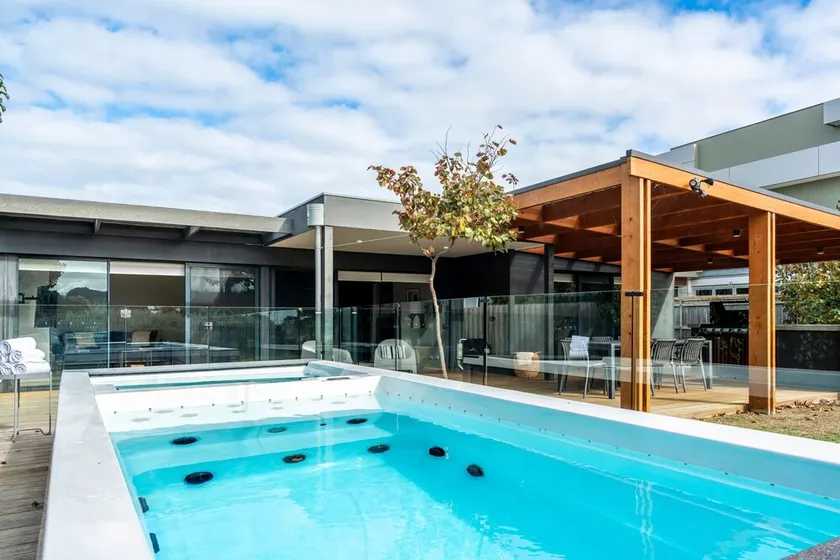 Ultimate Luxury family Home With Spa Pool - Image 1