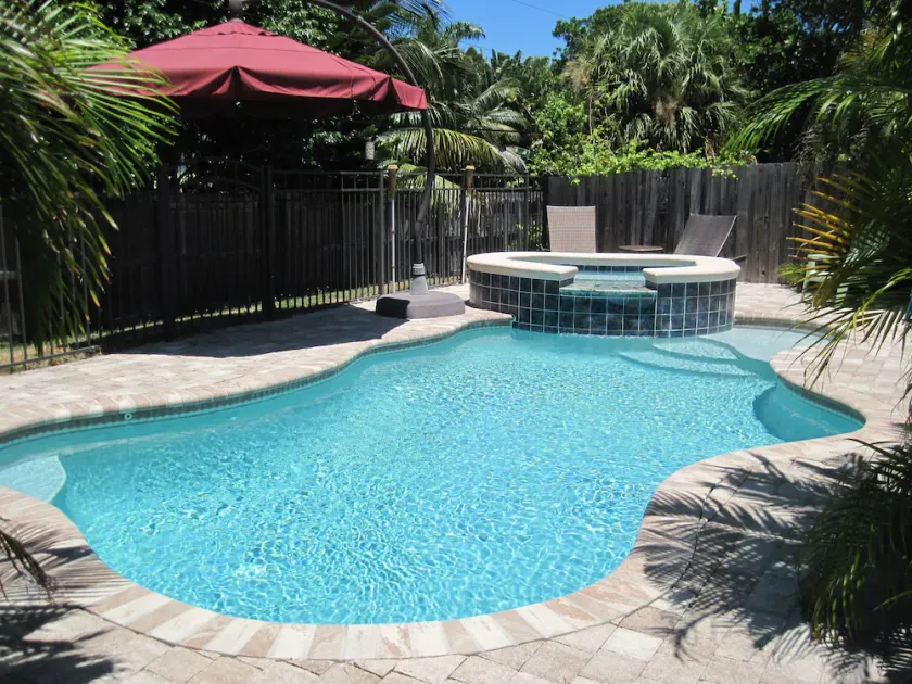 BEACH HOUSE WITH PRIVATE SALTWATER POOL & SPA + WALK TO BEACH - Image 1