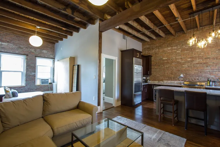# 1 classé propriété VRBO! Haut de gamme, mezzanine, condo 2 chambres près de BC & Fenway w / parking - Image 1