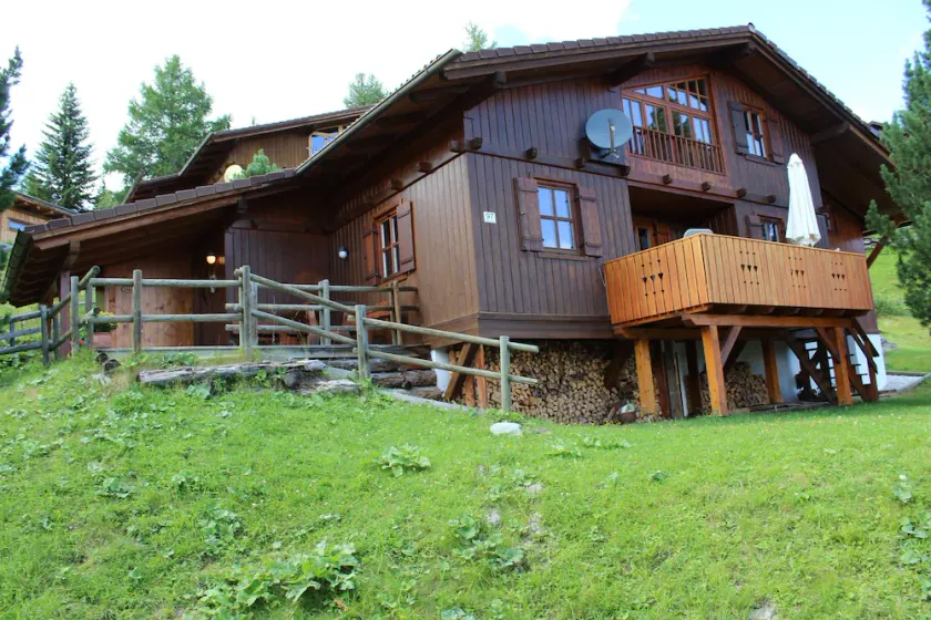 Eksklusiv træhytte på 1800 m, sauna, flisebelagt komfur, topudstyr - Image 1