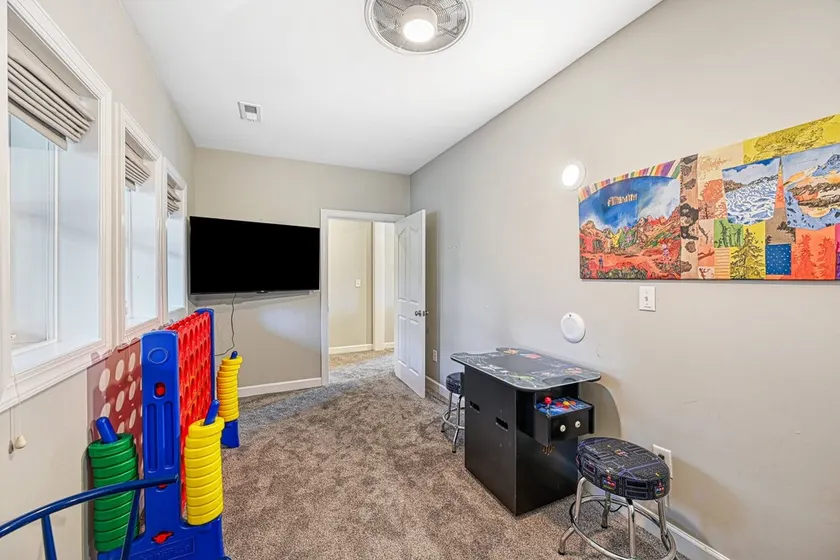 5BR and 5 1/2 BA Lakefront Home w/private hot tub and dogs ok! - Image 1