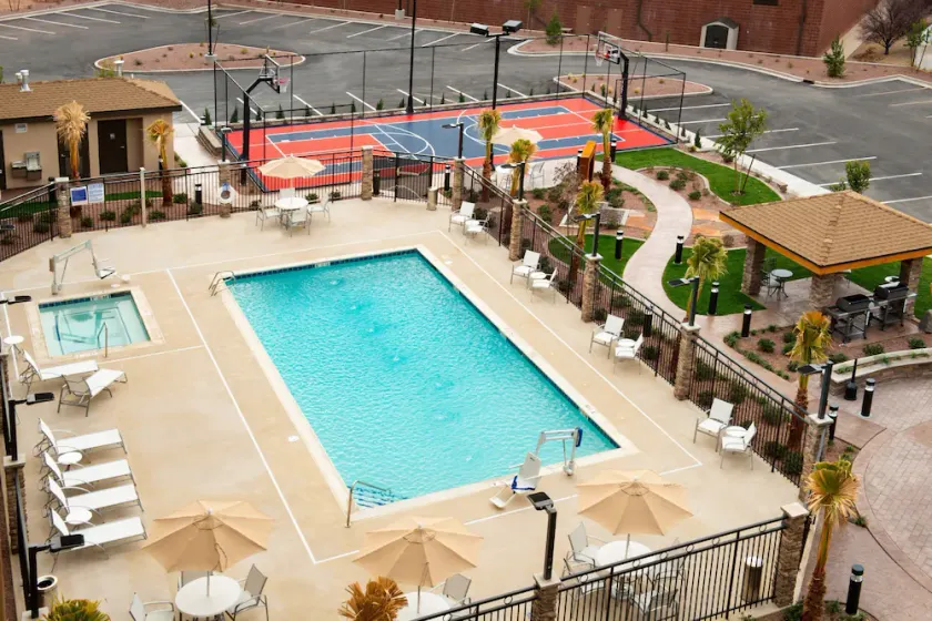 2 Bedroom Suite with Free Breakfast | Shared Pool & Hot Tub + Perfect Family Vacation! - Image 1