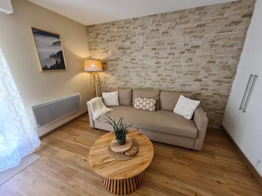 Appartement au Calme Dans Residence Avec Piscine, Entouré de Foret - Image 1