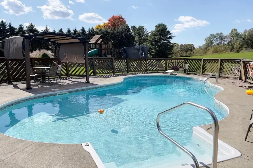 Private Cabin · Heated Pool, Sauna & Hot Tub · 2 Acres - Image 1