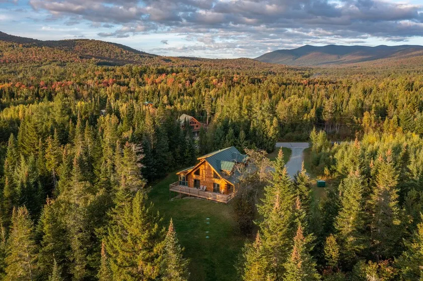 Log cabin in the White Mountains, near Bretton Woods - Image 1