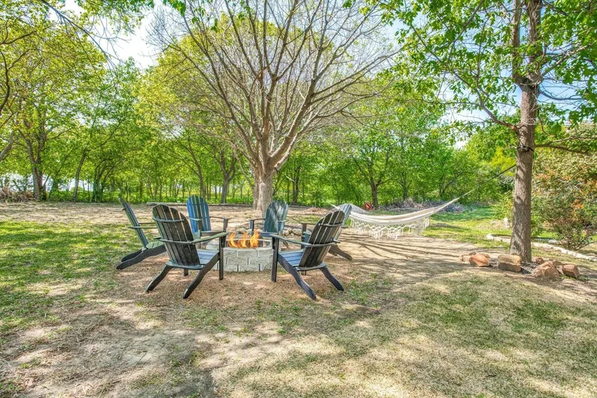 Relax by fire pit - Walk to Lake - Image 1