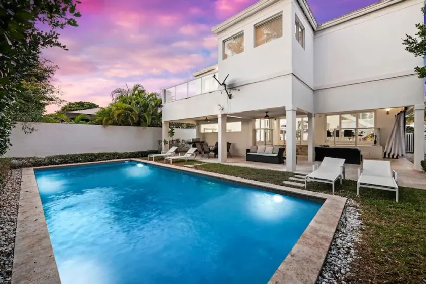 Modern SoBe Mansion with Poolside Cabana - Image 1