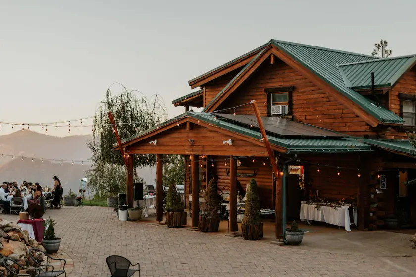 Genießen Sie einen schönen Mountain Top Lodge, mit Blick auf Yosemite Berge und Gipfel - Image 1