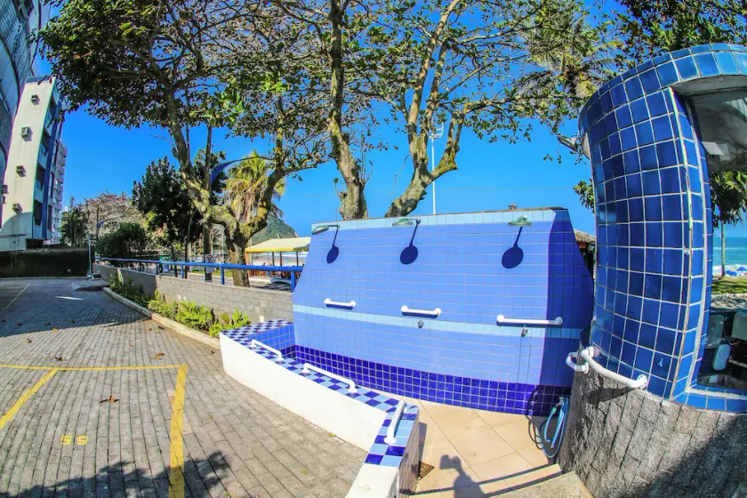 Beachfront - 2 Bedroom Suites + Air Conditioning, 2 Bathrooms, Living Room, Kitchen, 1 Garage, Wi-Fi and Bed Linen - Image 1