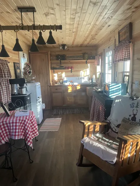 Brand new tiny cabin located on farm. Near rivers, trailsheads & national forest - Image 1
