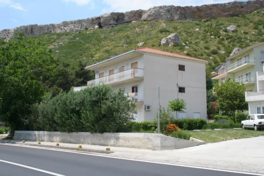 Apartamento de una habitación en la playa Duce, Omis (A-2731-c) - Image 1
