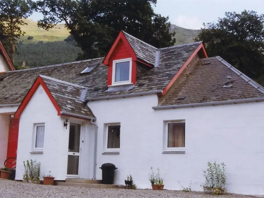 Wee cottage at Inverardran House - Image 1