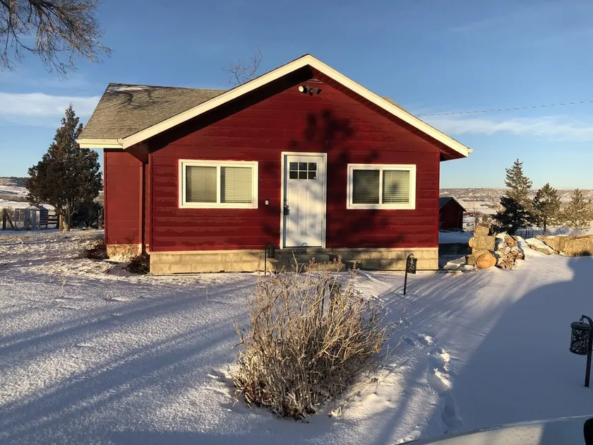 Studio Basement Apartment in Little Red Home - Image 1