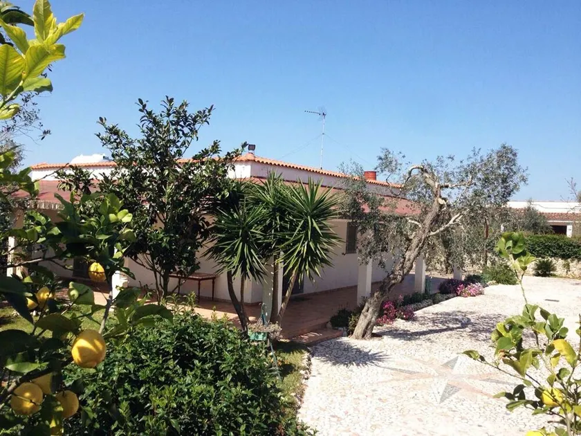 SALENTO - VILLA COMODA E SPAZIOSA 3 CAMERE DA LETTO, 2 BAGNI, GIARDINO PRIVATO - Image 1