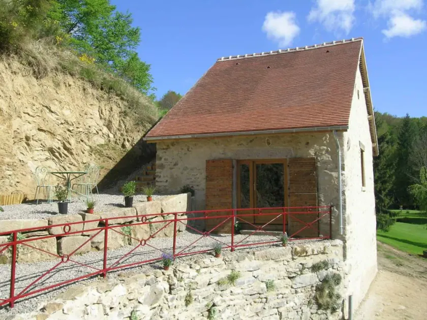 Maison cocooning avec piscine et sauna au cœur de la nature - Image 1