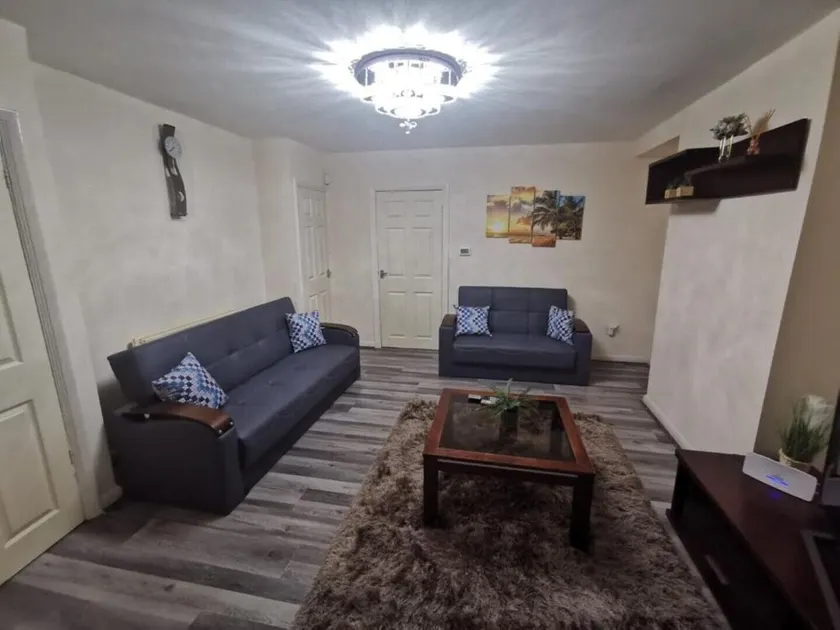 Spacious 3-bedroom home in Birmingham with driveway parking - Image 1