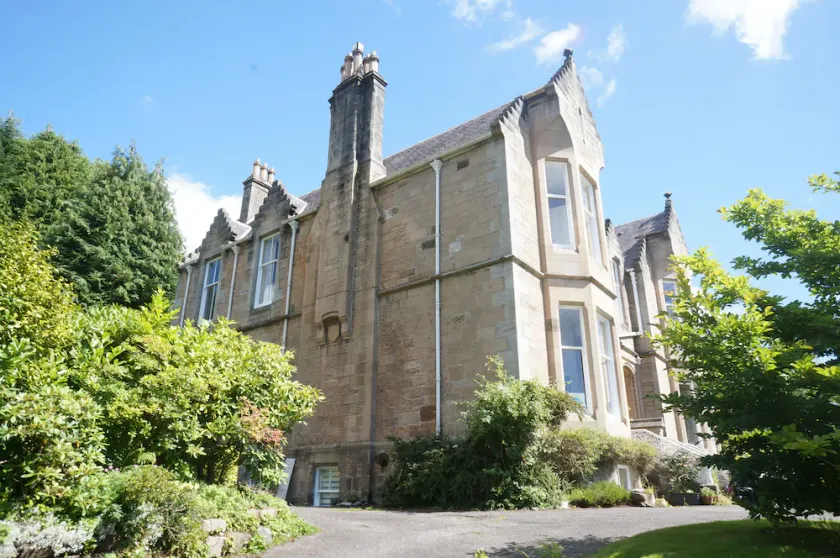 Bright, cosy lower floor flat in Victorian listed villa - Image 1