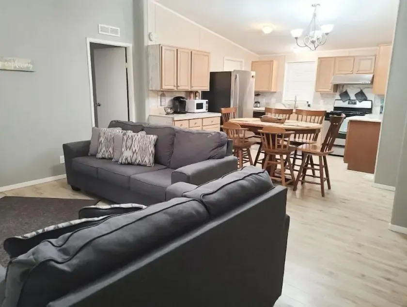Large Home- Near Quartzsite and Colorado River - Image 1