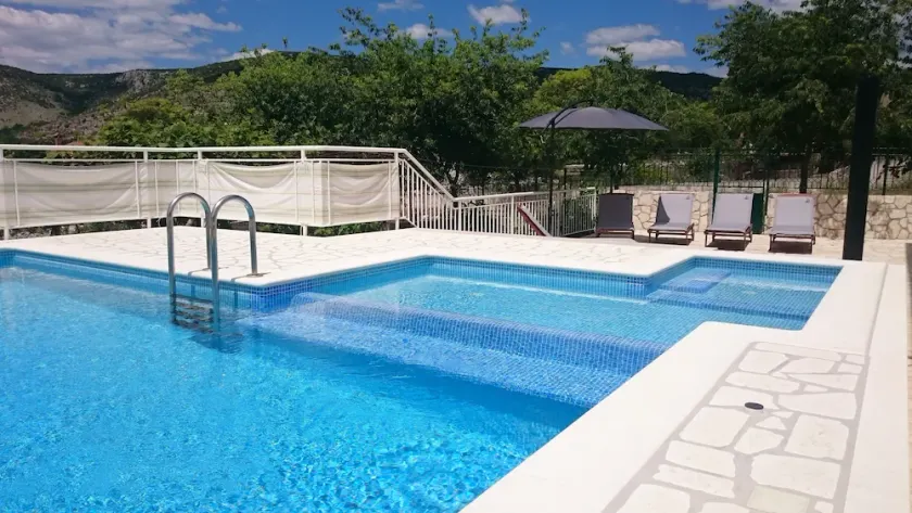 Luxury holiday house in the Dalmatian hinterland - Image 1