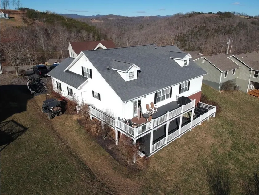 Falcons Crest @ Sugar Hollow (Huge home with Covered Slip and Reserved Parking) - Image 1