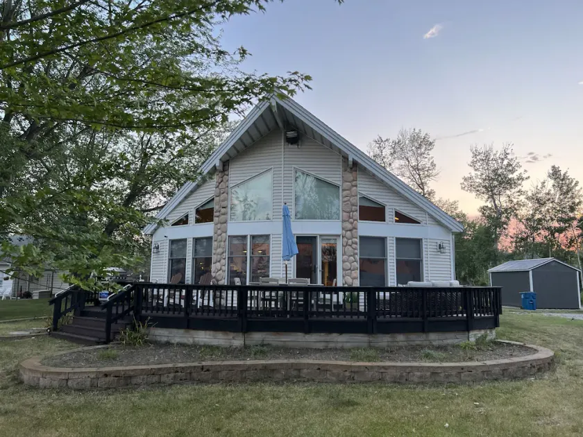 Relaxing Refuge: Lakefront Cottage - Image 1