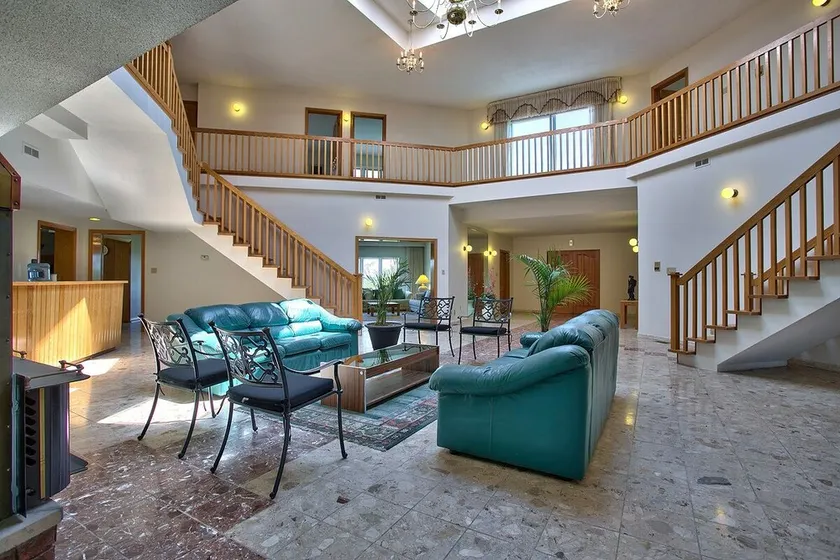 Embrace Spring in style on 25 acre of land with indoor heated swimming pool!! - Image 1