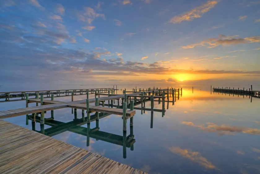 6BDR Bay Haven w/ Shared Waterfront Pool + Boat Dock | Keeper Trout by AvantStay - Image 1