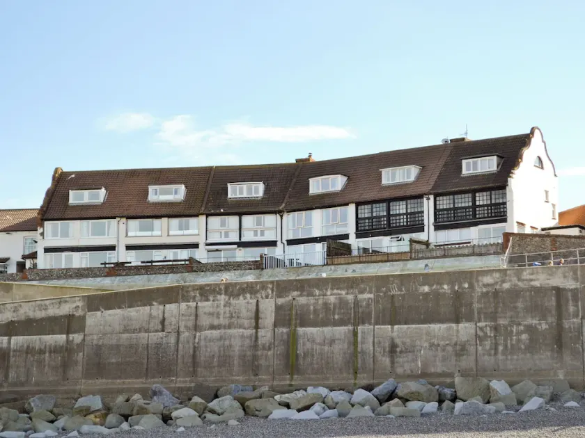 4 bedroom accommodation in Sheringham - Image 1