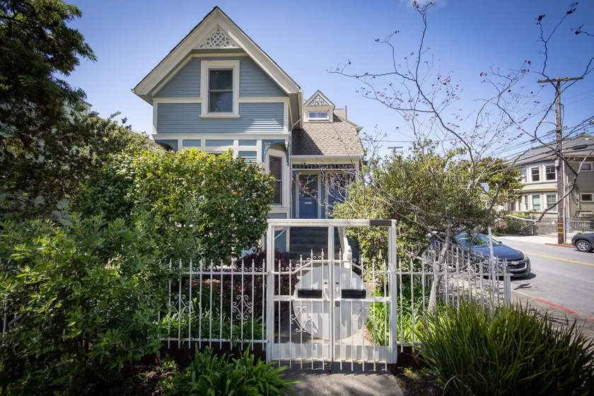 Gorgeous Upper Flat in Historic Berkeley Queen Anne Duplex - Image 1