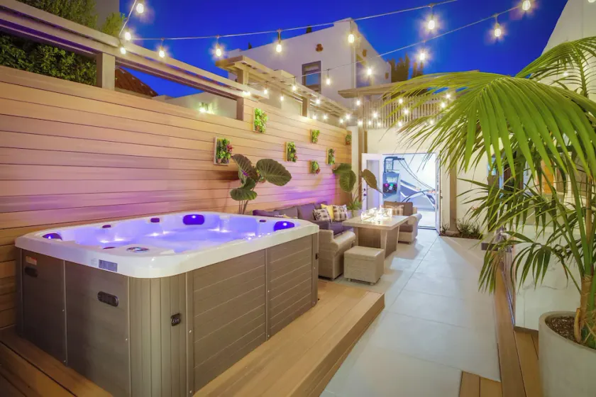 Casa Blanca–Ultimate Getaway: Spa, Game Rooms, Firepit, Views - Image 1