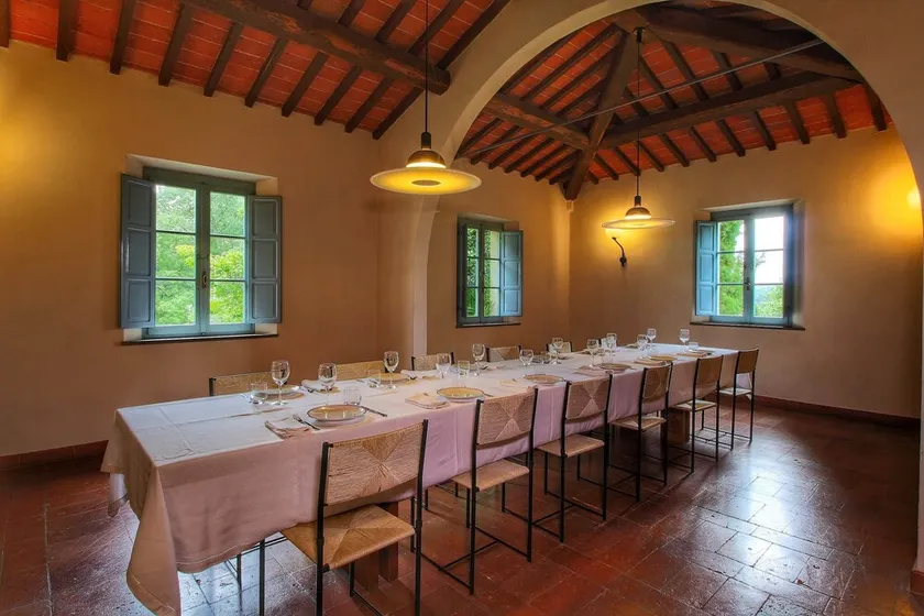Expensive Villa With Tennis Court in Sinalunga - Image 1