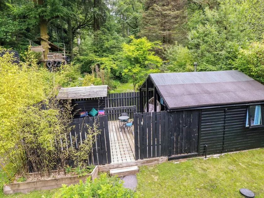 Bluebell cabin - Image 1