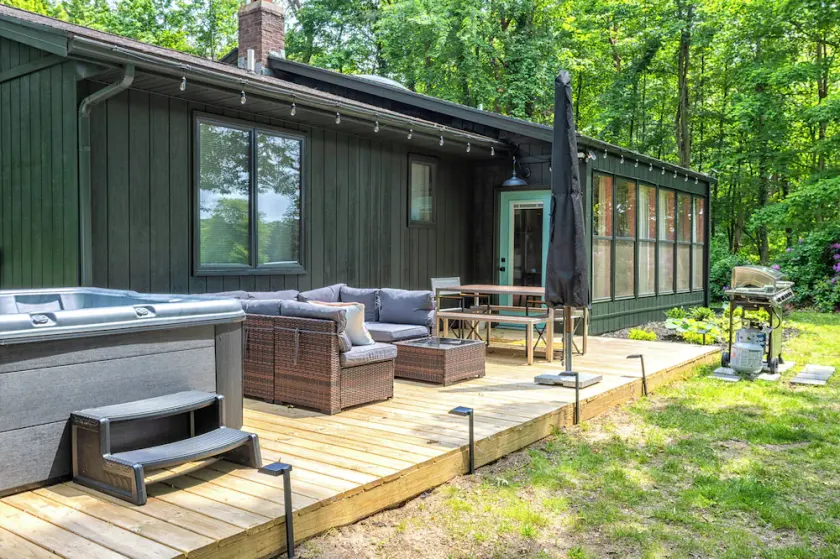 Getaway on the Green - Private Hot Tub on Golf Course & Pet Friendly - Image 1