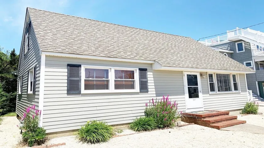 Bay Side Cape In Desirable Surf City Lbi - 4 Bedroom 2 Bath With Private Yard - Image 1