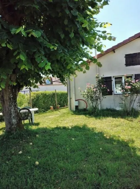 Newly renovated detached house - Image 1