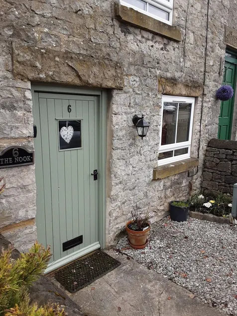 THE NOOK, a cosy 3 bed cottage, newly renovated & pet friendly in Tideswell - Image 1