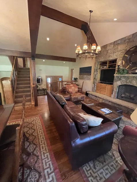 Spacious 4 bedroom Golf Course Home w/ Hot Tub by Gorecreek Rentals - Image 1