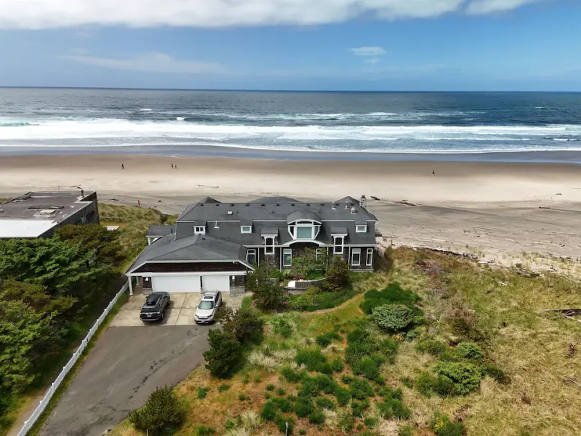 Strand foran, hav foran. 7 senge, 5 1/2 bade. Gorgeous. - Image 1