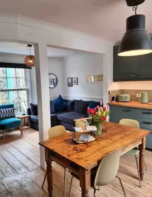 Family (sleeps 7) & Pet Friendly Cottage in Teignmouth by the beach - Image 1