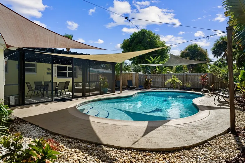 Peacock Harbor-3/2-Heated Pool-King-Game Room - Image 1