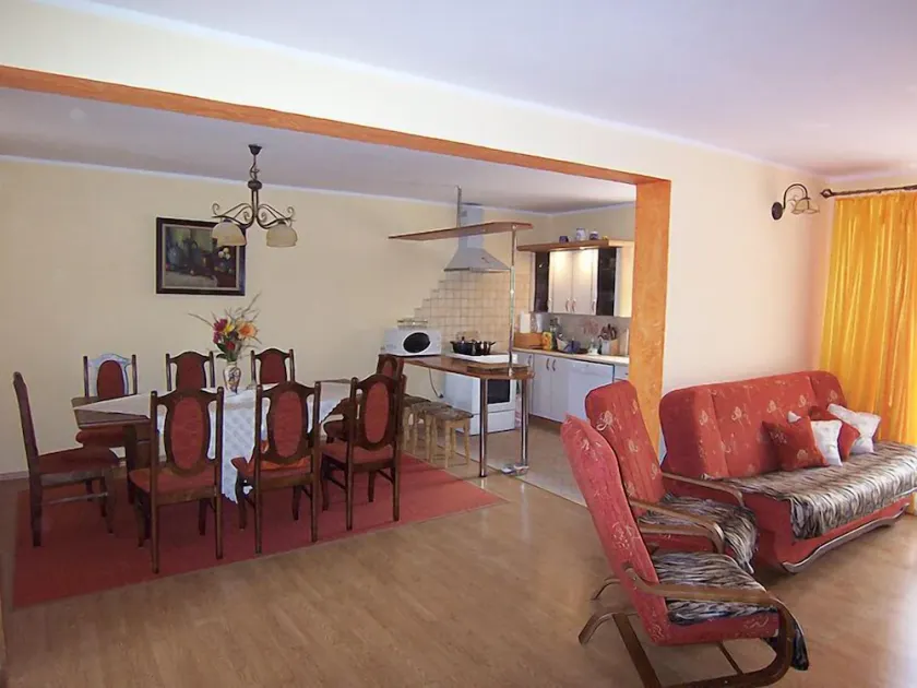 Attraente casa con terrazza, barbecue e giardino - Image 1
