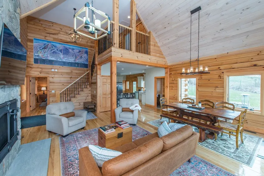 Ski House - ON THE SLOPE w/ hot tub - Image 1