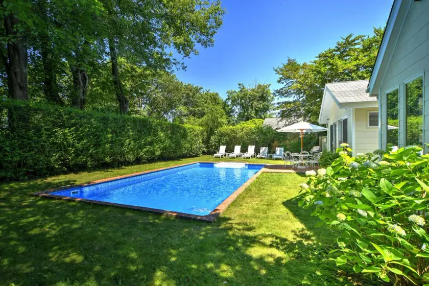 Moderne, nyt køkken, opvarmet pool! Gå til alt i East Hampton Village! - Image 1