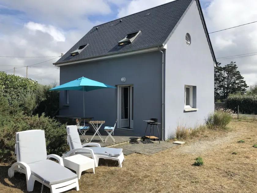 House on the beach, Normandie, Côte des Isles - Image 1