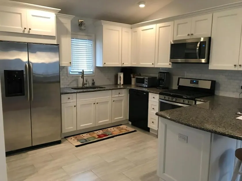 Reverse Living Home Walking Distance to Beach - Image 1
