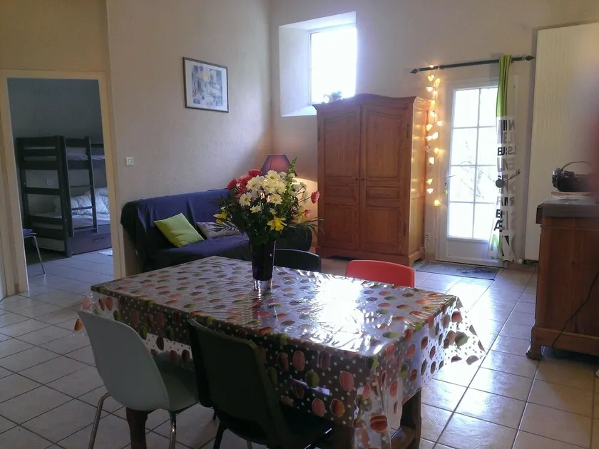 The charm of stone and greenery. Accommodation for 4 to 8 people in the countryside. - Image 1