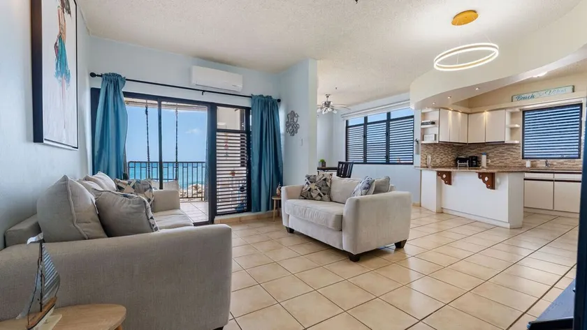 Beachfront condo with sunset views great breeze, - Image 1