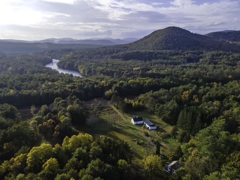 Experience rural bliss near historic Lake George with a six bdm mountain sunset - Image 1