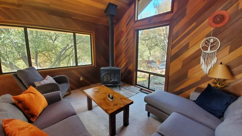 Private house close to Sequoia National Park with pool and private river access - Image 1